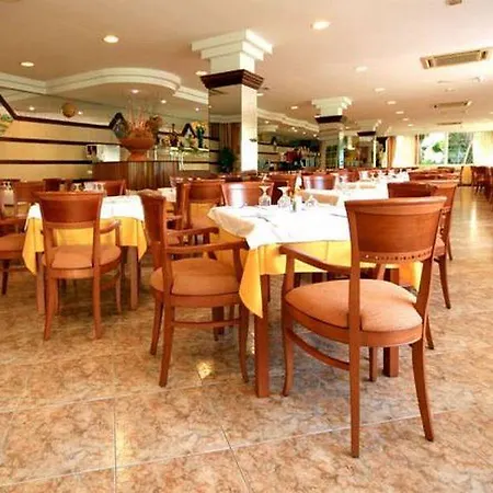 Elegance Playa Arenal Iii Хостел