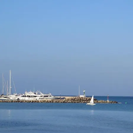 Хостел Elegance Playa Arenal Iii *